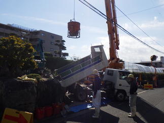 バックホウ・ダンプトラック・ラフタークレーンのコンボ☆