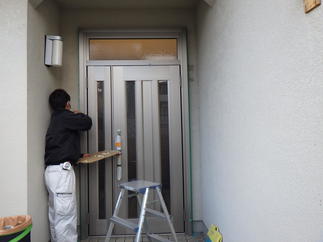 見えない箇所もしっかりとコーキングを打ち！