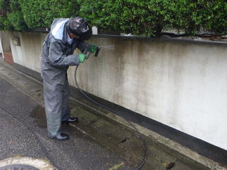 高圧洗浄にて清掃。