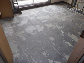 直貼り床の貼り替え（撤去完了）