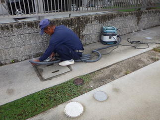 初めに柱部分のコンクリートの切断。