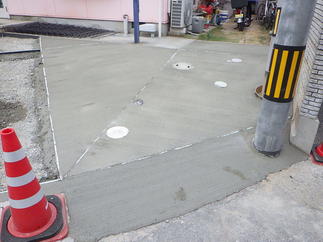 土間コンクリート打設　様子1