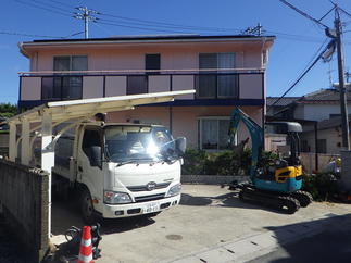 既存カーポート及び門柱撤去の様子1