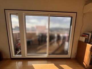 幅の広いサッシ