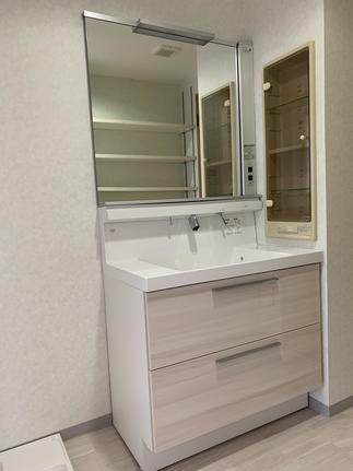 脱衣場　洗面化粧台　施工後