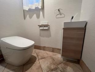 【トイレ/LIXIL】タンクレストイレ（サティス）手洗器（キャパシア）で高機能で洗練された空間へ