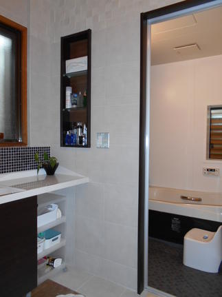 間仕切りを移動して脱衣室の広さを確保