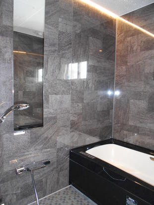 ホテルのような浴室でスパ気分