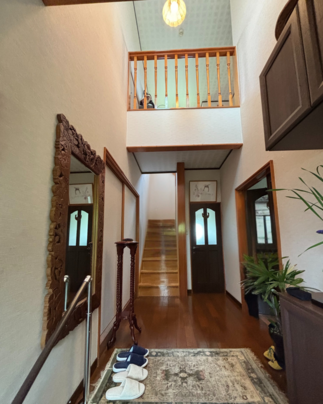 玄関ホール　before