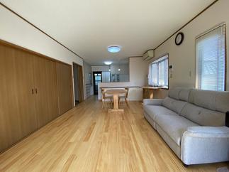 吊り戸の壁を撤去して開放的なLDKへ