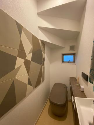 エコカラット　デザインパネルでおしゃれなトイレへ