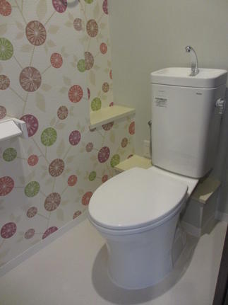 引き戸にして壁クロスを明るくしました。