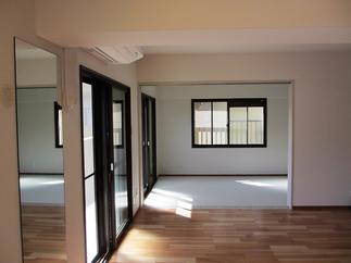 リビングとの段差を無くし、バリアフリーに！