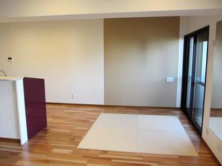 床暖房を追加し、キッチン脇に琉球畳を配置！