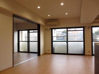 調光式のダウンライトで天井もスッキリ！