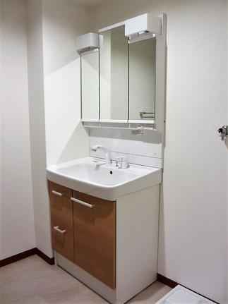 洗面台の高さを上げて使いやすくなりました。