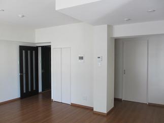 広くなったリビングの裏にパントリーを設けました。