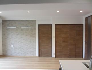 こちらもエコカラットと木目調の収納棚