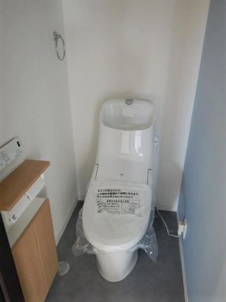 タンク一体式シャワートイレ