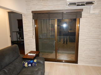 エコカラット、壁掛けテレビ、床暖房、複層ガラスで快適なリビング