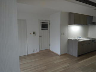 狭かったキッチンの壁を450ｍｍ移動し、ゆったりとした空間へと広げて料理をしやすく