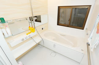 温かみのある浴室