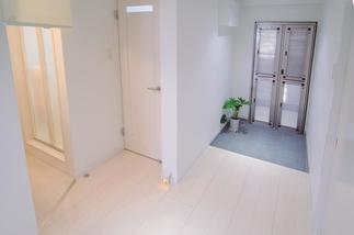 お隣さんもビックリ！パッと華やかな玄関