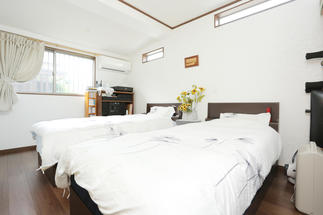 光を取り込む寝室