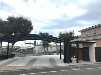 土地を活かした駐車スペース