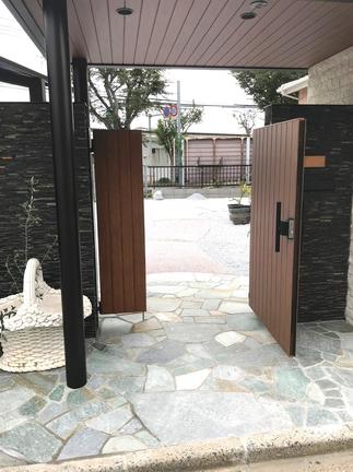 重厚感のある門構え