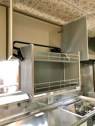 ダウンウォール付吊戸棚