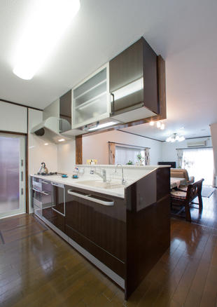 収納力アップですっきり、料理がもっと楽しくなる空間に