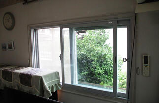 【AFTER】テレビ裏の窓