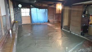 【土間玄関 施工中】