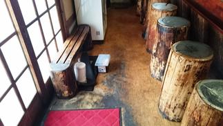 店舗内の床 （施工前）