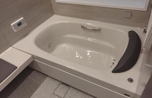 心地よい湯の感触でくつろげる浴室に