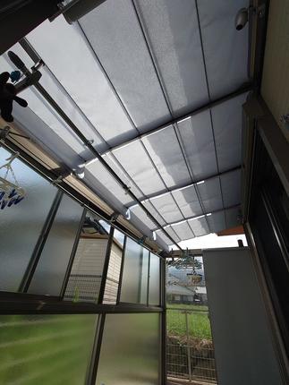 可動タイプの日除けで日差し対策