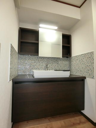 家具のようにシックな洗面台【LIXIL ルミシス】