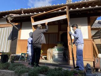 新規玄関枠取付状況