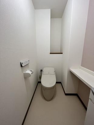 ローシルエットのトイレで広々としたトイレ空間に（プレアスLS）