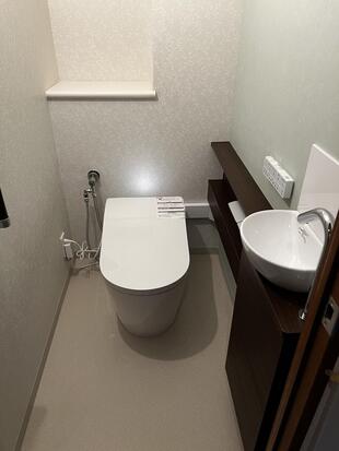 トイレリフォーム）独立手洗いのある暮らし