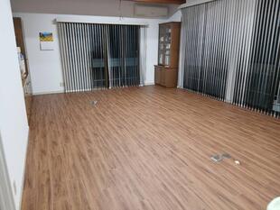 オフィスの床を「リノバ うわばReフロア」で上質にリニューアル