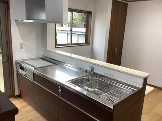 ダイニングにあると嬉しい収納も設置