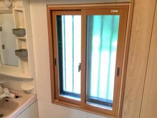 洗面脱衣所の窓