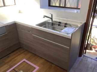 引出し式の収納で使いやすく