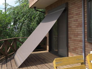 １階リビング　掃き出しサッシへの取付例