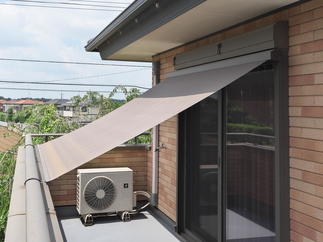 ２階ベランダ　掃き出しサッシへの取付例