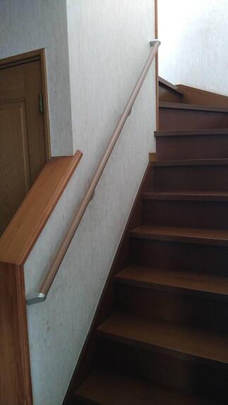 階段に手すりを設置