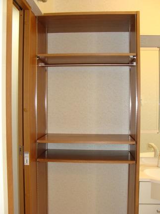 洗面所　棚取付