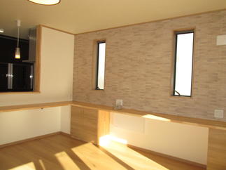 エコカラットをリビングの一面に施工